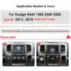 Dodge RAM CarPlay multimeediakeskus paigaldatud auto armatuurlaua keskkonsoolile, näidates ekraaninäitu erinevate juhtnuppude ja ventilatsiooniavadega, must ja hõbedane disain.