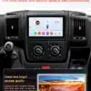 Android autoraadio CarPlay ja GPS Fiat Ducato | E-pood Tootemaailm Android autoraadio CarPlay ja GPS Fiat Ducato, näidatud modernse auto armatuurlaual. Raadio ekraan kuvab kasutajaliidese värviliste ikoonide ja infoga, ümbritsetud mustast plastist viimistlusega. Taustal on pilt selgest ja erksast loodusmaastikust.