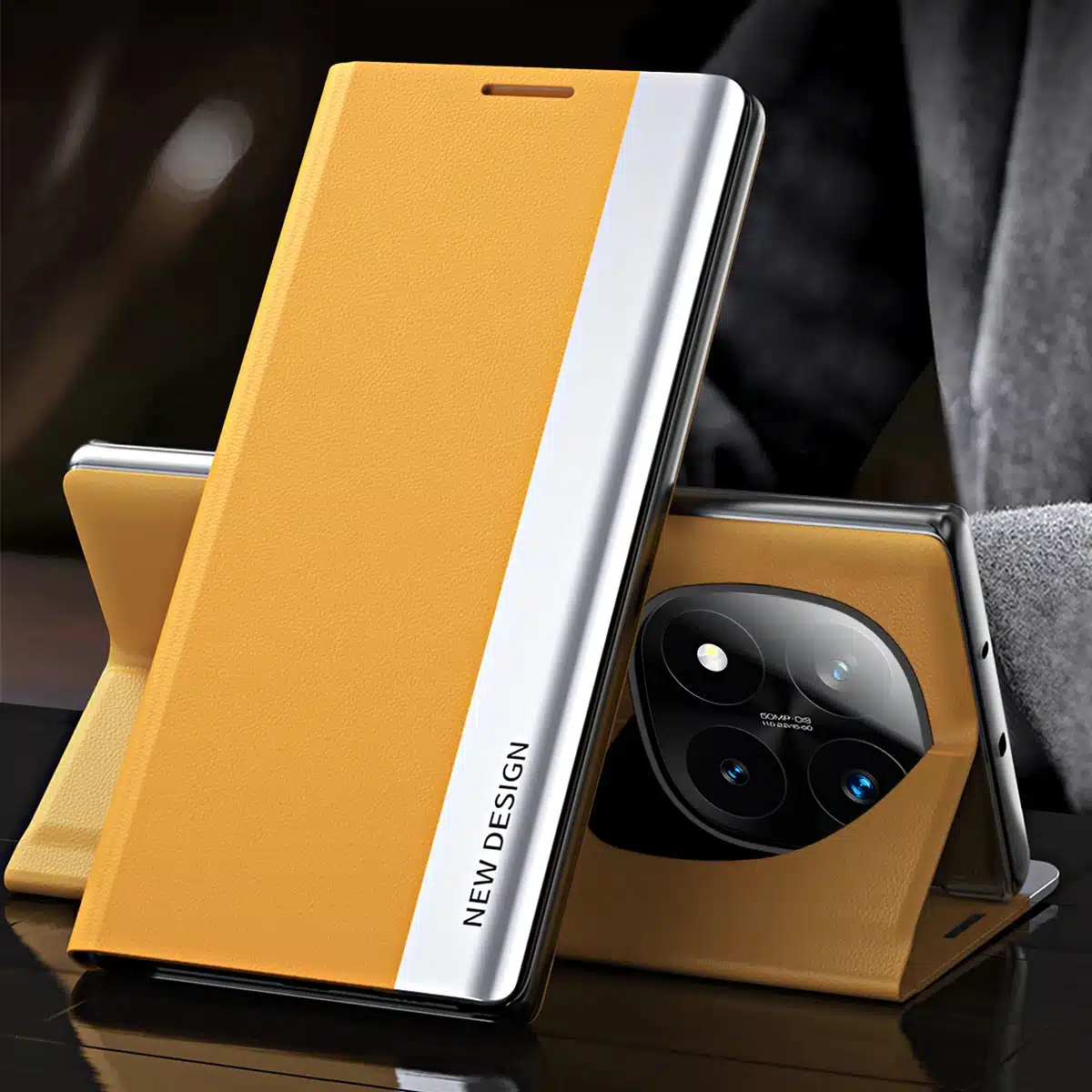 Luksuslikud kaaned Xiaomi 15T Pro 14T 13T Pro Redmi Note, pildil esiplaanil kuldset värvi kaaned laua taustal, esile tõstetud sile nahk ja elegantne hõbedane serv.