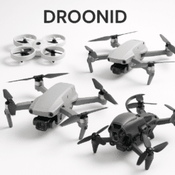 Erinevad droonid sinisel taustal, sealhulgas kaameraga, FPV ja laste droonid