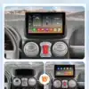 Autoraadio Fiat Doblo 2002-2009, GPS navigeerimine, 360° kaamera | E-pood Tootemaailm Pildil on kujutatud auto armatuurlauda enne ja pärast Autoraadio Fiat Doblo 2002-2009 paigaldamist. Vasakul vanem süsteem ja paremal kaasaegne GPS navigeerimise ja 360° kaameraga ekraan, taustaks mägine maastik.