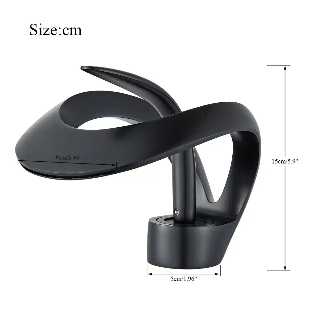 Kuldne luksuslik vannitoa segisti unikaalses disainis, mis ühendab musta metalliku viimistluse koos mõõtmetega 9 cm, 15 cm ja 5 cm. Segisti on loodud kuuma ja külma vee segamiseks ning lisab igasse vannituppa elegantset ja kaasaegset tunnet.