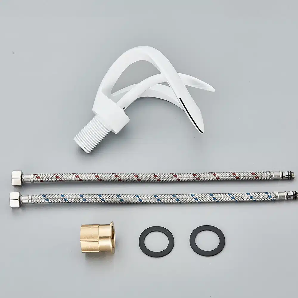 Vannitoa segisti kuldne luksuslik disain, kuum ja külm vesi | kujundav pilt e-kaubamaja pildikogust