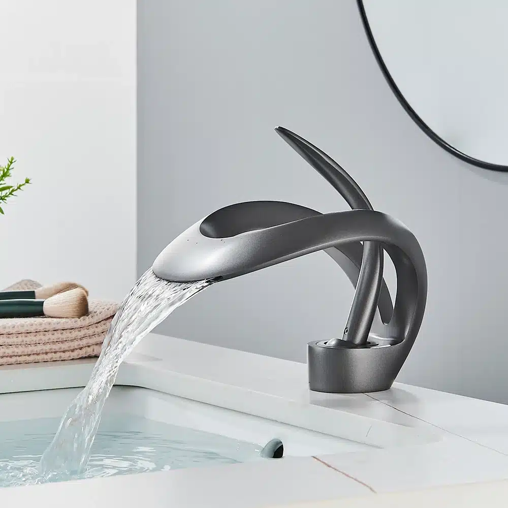 Vannitoa segisti kuldne luksuslik disain, kuum ja külm vesi | kujundav pilt e-kaubamaja pildikogust