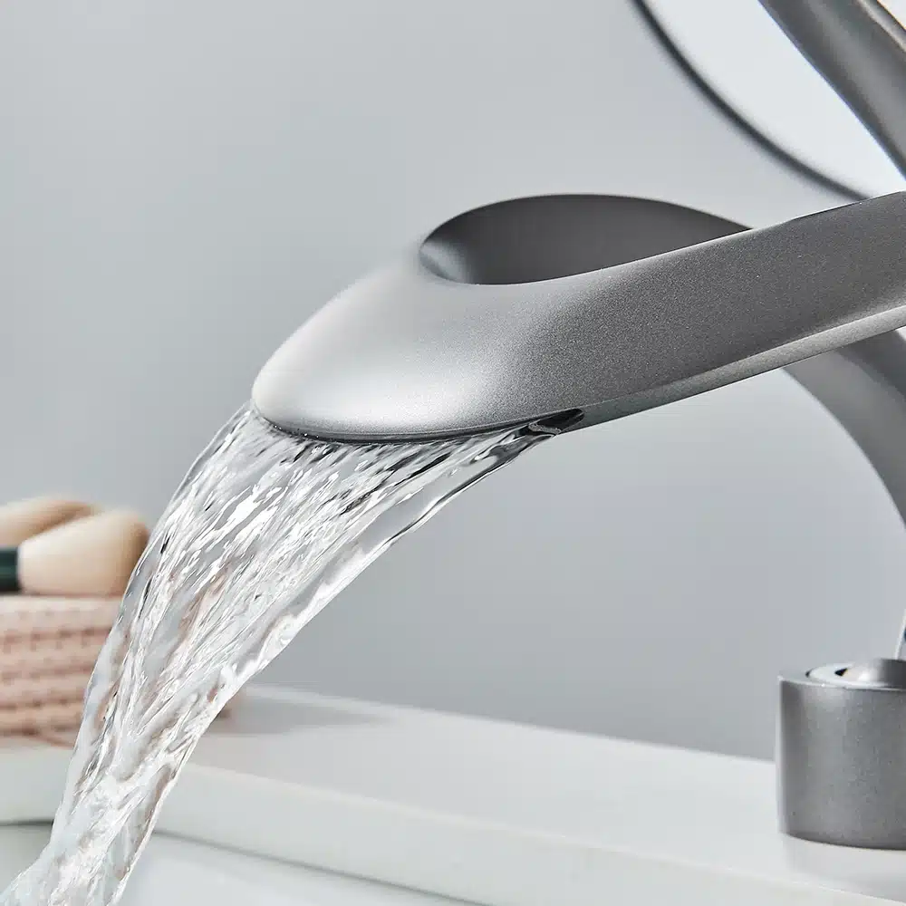 Vannitoa segisti kuldne luksuslik disain, kuum ja külm vesi | kujundav pilt e-kaubamaja pildikogust