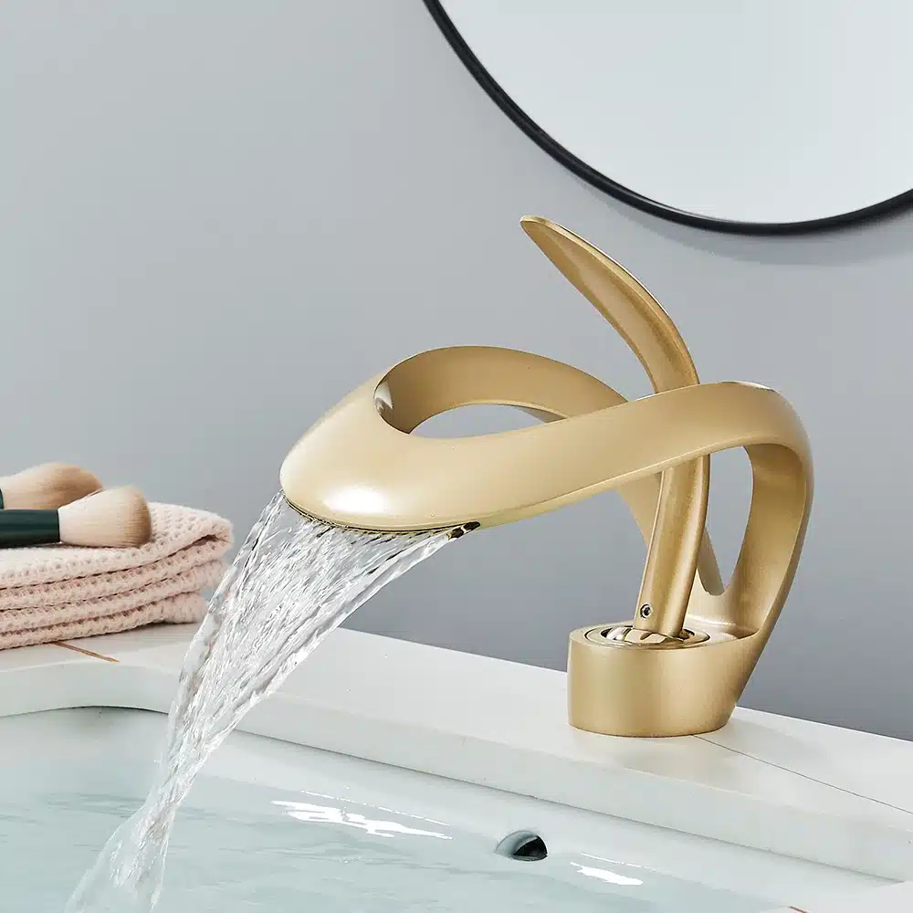 Vannitoa segisti kuldne luksuslik disain, kuum ja külm vesi | kujundav pilt e-kaubamaja pildikogust