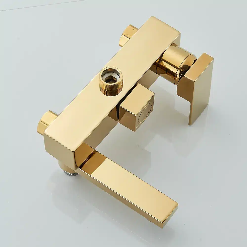 Kuldne seinale paigaldatav duššisegisti, mis on elegantse ja kaasaegse disainiga ning sobib ideaalselt vihmaduši ja käsiduši komplekti. Segisti särav viimistlus lisab luksuslikku hõngu igasse vannituppa.