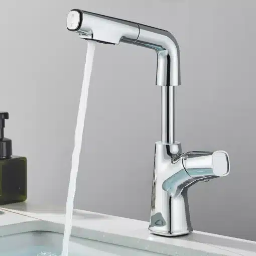 Köögisegisti reguleeritava väljatõmmatava otsikuga | E-pood Tootemaailm Kroomitud köögisegisti reguleeritava väljatõmmatava otsikuga, asetatud valgele kraanikausile hallil taustal, millest voolab vett.