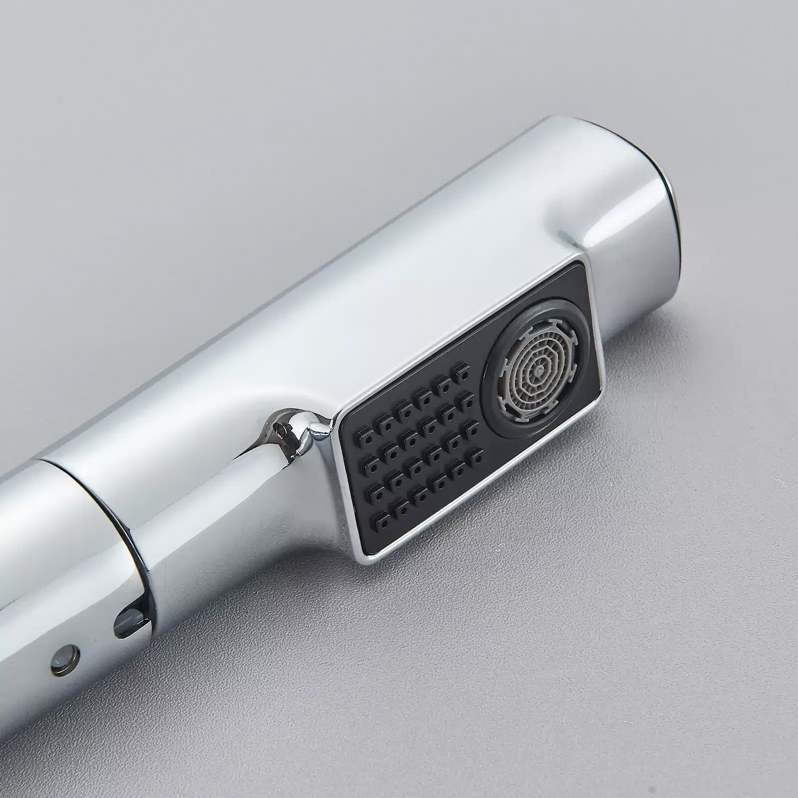 Köögisegisti reguleeritava väljatõmmatava otsikuga | kujundav pilt e-kaubamaja pildikogust