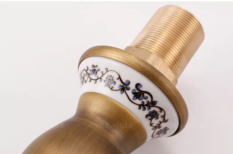 Retro stiilis segisti sinise portselaniga | kujundav pilt e-kaubamaja pildikogust