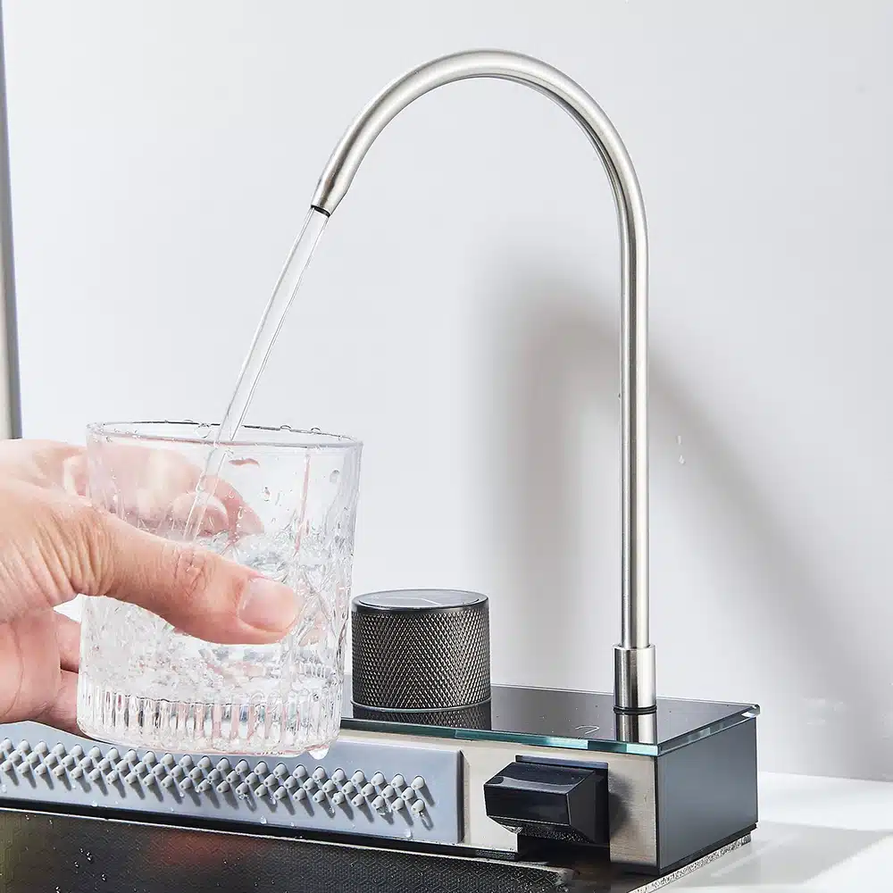 Köögivalamu 304 roostevabast terasest, suur integreeritud kraan | kujundav pilt e-kaubamaja pildikogust