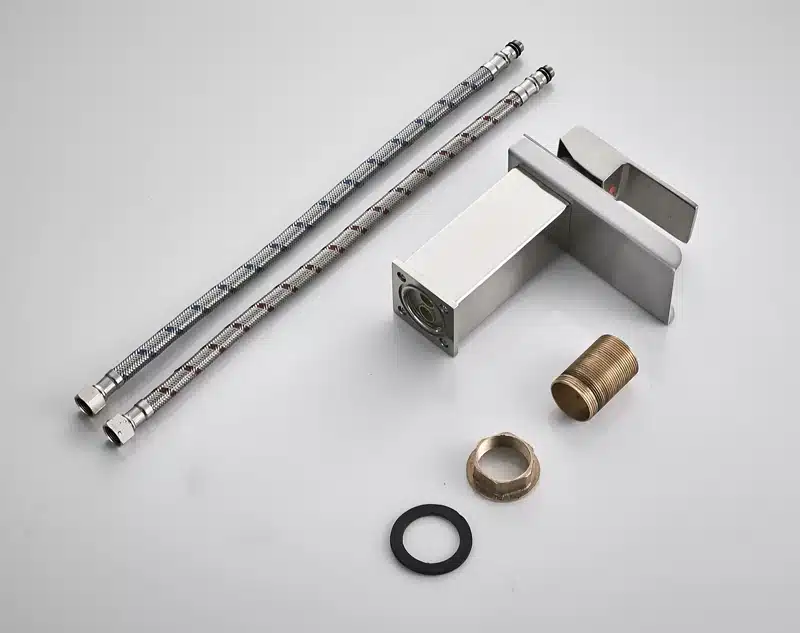 Stiilne vannitoa kraan külma ja sooja veega, musta värvi | kujundav pilt e-kaubamaja pildikogust