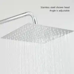 Roostevabast terasest dušisegisti komplekt kahe käepidemega, millel on suur 8-tolline vihmadušš ja modernne metallik viimistlus. Vesi voolab ühtlaselt dušiotsiku teravatelt servadelt heledal taustal.