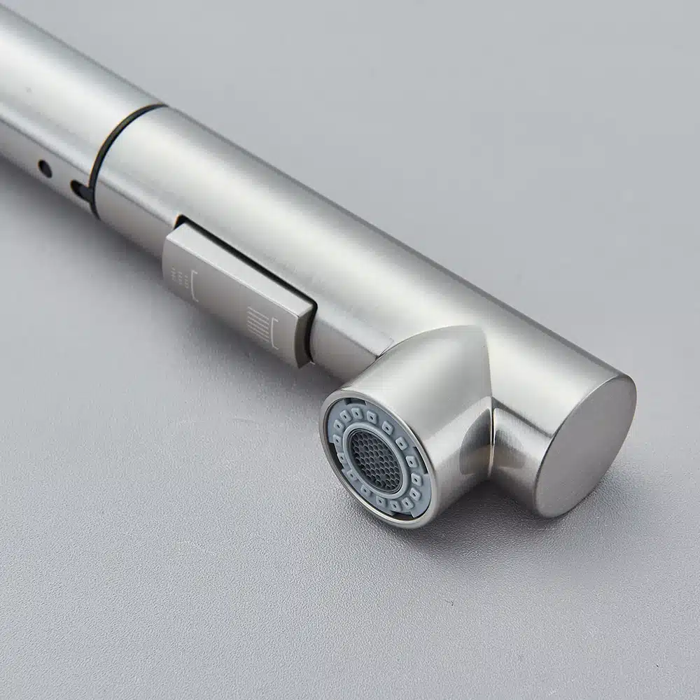 Köögivalamu kraan kõrge rõhuga roostevabast terasest, kuum ja külm vesi | kujundav pilt e-kaubamaja pildikogust