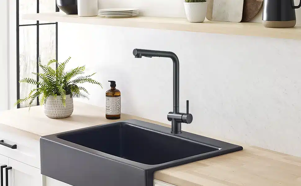 Köögivalamu kraan kõrge rõhuga roostevabast terasest, kuum ja külm vesi | kujundav pilt e-kaubamaja pildikogust