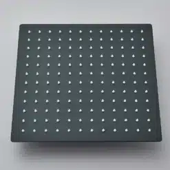 Vihmadušipea 12/16/20" ultraõhuke musta värviga roostevaba teras, millel on ühtlaselt paigutatud düüsid hallil taustal.