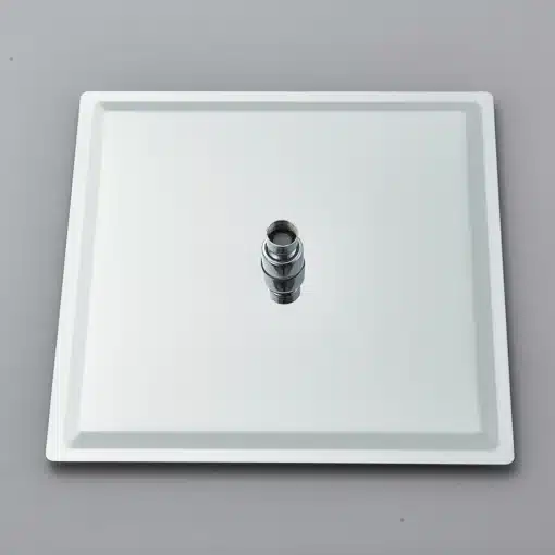 Vihmadušipea 12/16/20" ultraõhuke roostevaba teras musta värviga | E-pood Tootemaailm Ultraõhuke musta värvi ruudukujuline vihmadušipea, valmistatud roostevabast terasest ja asetatud hallile taustale. Pildi keskmes on kinnituskohaga detail, mis lisab kaasaegse ja stiilse välimuse.