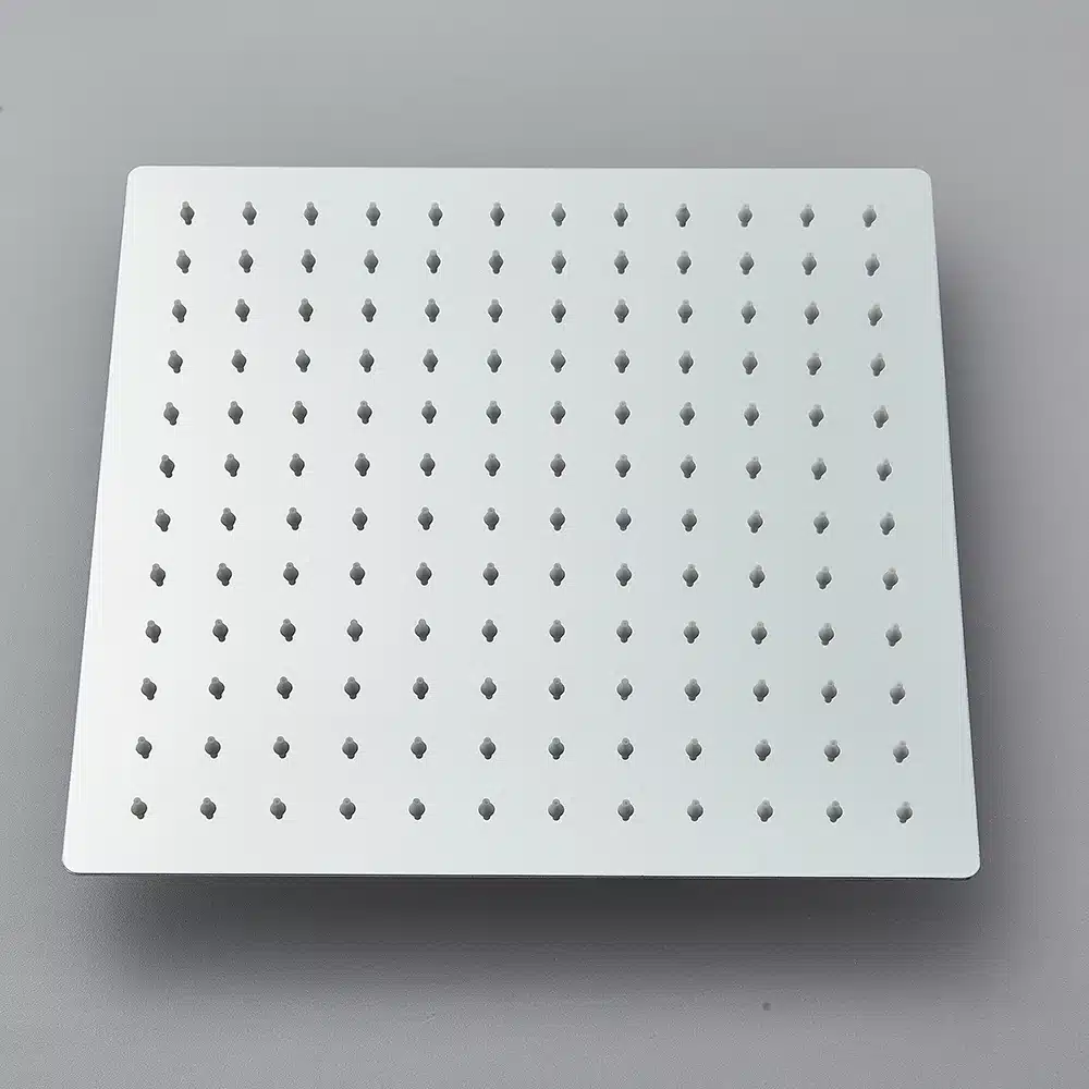 Vihmadušipea 12/16/20 tolli, ultraõhuke, valmistatud mustast roostevabast terasest, asetatud hallile taustale.