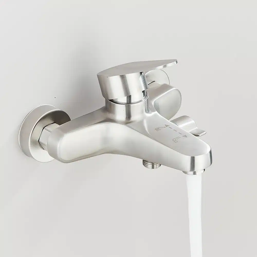 Vannitoa kuuma ja külma veega segisti, seinapealne, ühe käepidemega | kujundav pilt e-kaubamaja pildikogust