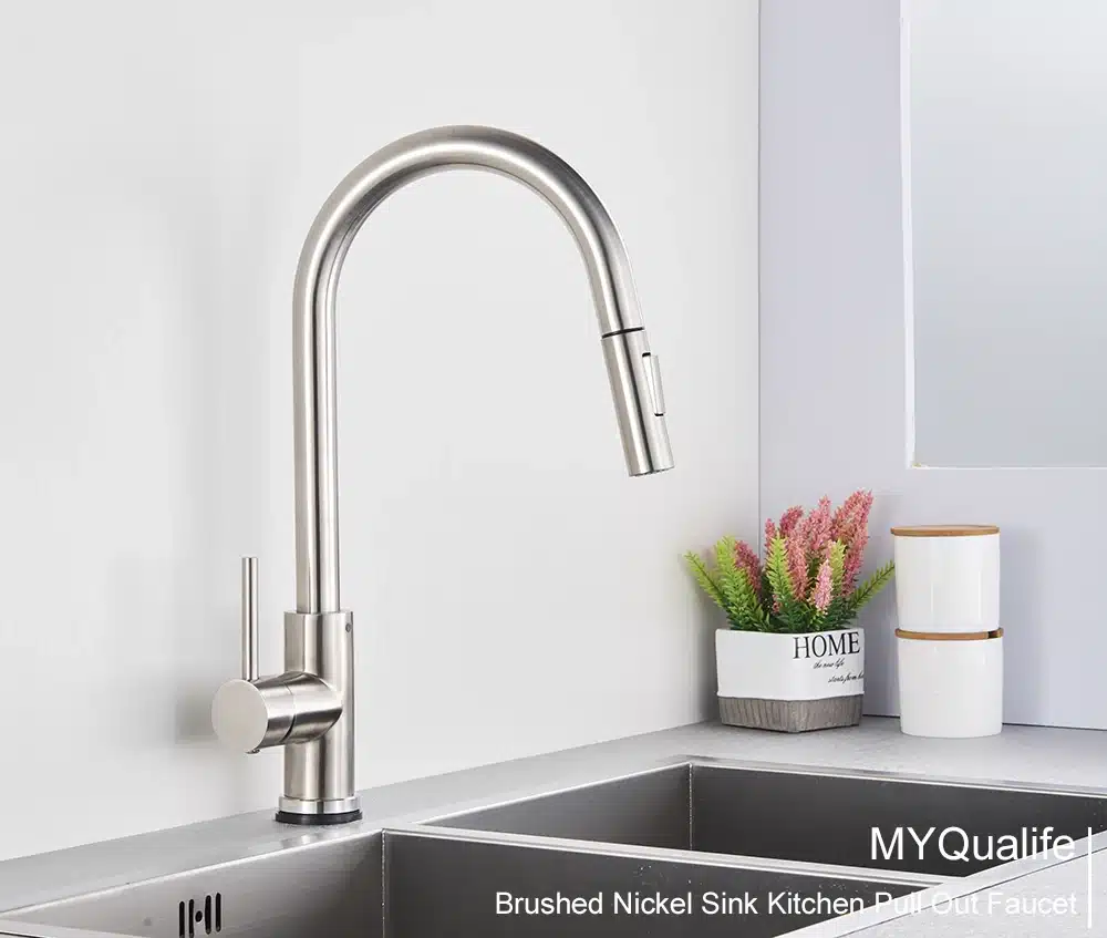 Köögisegisti kahe funktsiooniga, tõmmatav ja kuum-külm vesi | kujundav pilt e-kaubamaja pildikogust