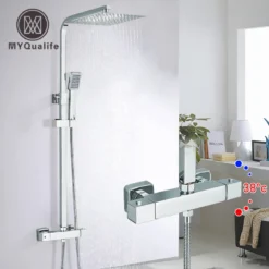 Pilt dušisegisti komplektist kahe käepidemega, roostevabast terasest, ultraõhukese dušipeaga. Kaasaegne disain seisneb minimalistlikus joonte kasutamises ja kvaliteetses metallviimistluses, sulandudes sujuvalt valgusküllasesse vannitoakeskkonda.