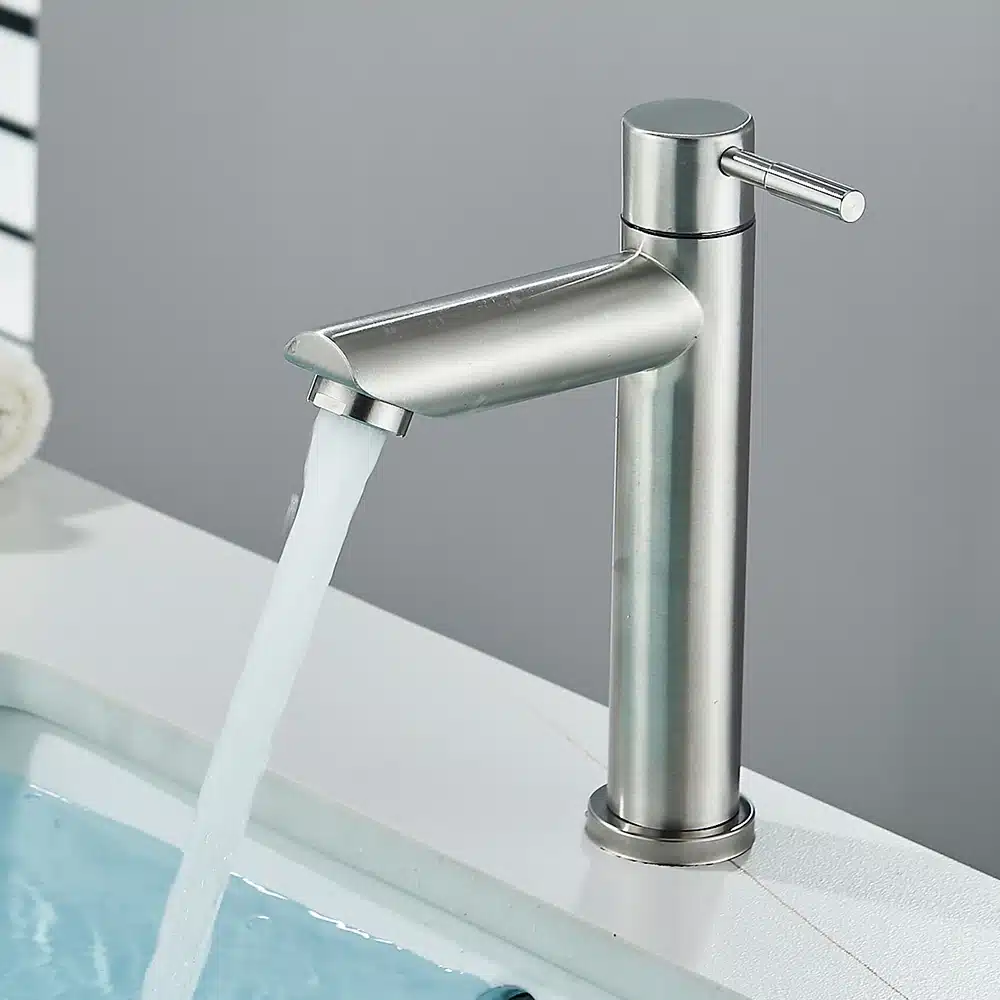 Vannitoa külm veepump kraan ühe käepidemega | kujundav pilt e-kaubamaja pildikogust