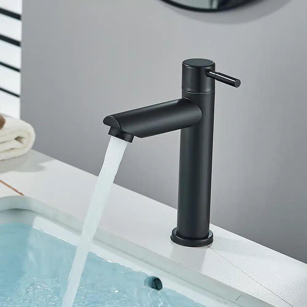 Vannitoa külm veepump kraan ühe käepidemega | kujundav pilt e-kaubamaja pildikogust