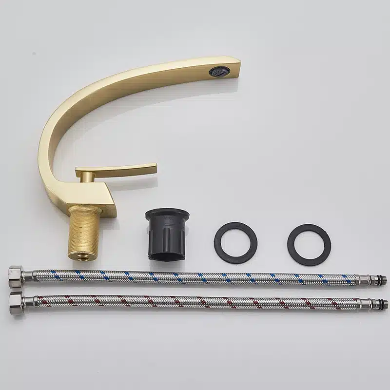 Kroomitud kraan pesu jaoks, kuum ja külm vesi, seinale paigaldatav | kujundav pilt e-kaubamaja pildikogust