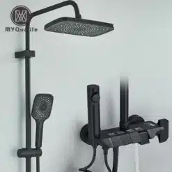 Dušikomplekt klaveri stiilis, nutikas messing, vihmadušš, musta värvi disainiga. Komplektil on laiem vihmaduššipea ja käsidušš, kinnitused siledal valgel taustal.