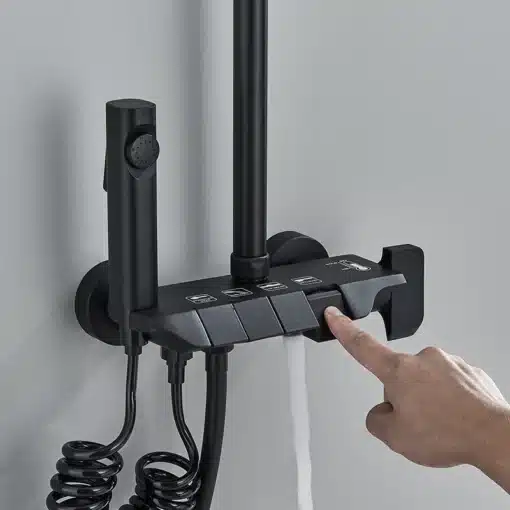 Dušikomplekt klaveri stiilis, nutikas messing, vihmadušš | E-pood Tootemaailm Stiilne must dušikomplekt klaveri stiilis, valmistatud nutikast messingist, mille vihmadušš ja erinevate funktsioonidega nupud asuvad hallil seinataustal.