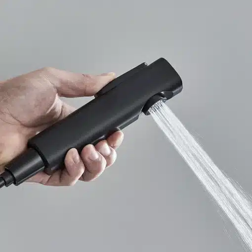 Dušikomplekt klaveri stiilis, nutikas messing, vihmadušš | E-pood Tootemaailm Dušikomplekt klaveri stiilis, nutikas messing, vihmadušš, must käsihoidik, veejuga.