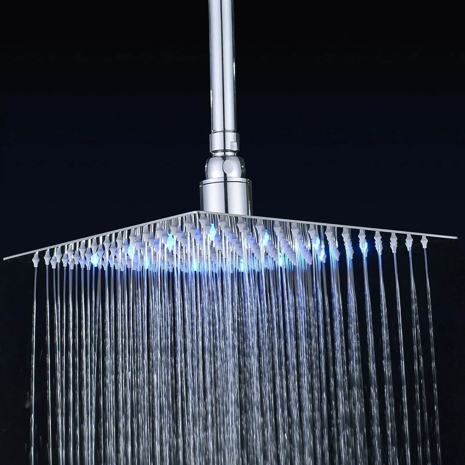 Luksuslik kroomitud LED vihmasaju dušš roostevabast terasest | kujundav pilt e-kaubamaja pildikogust