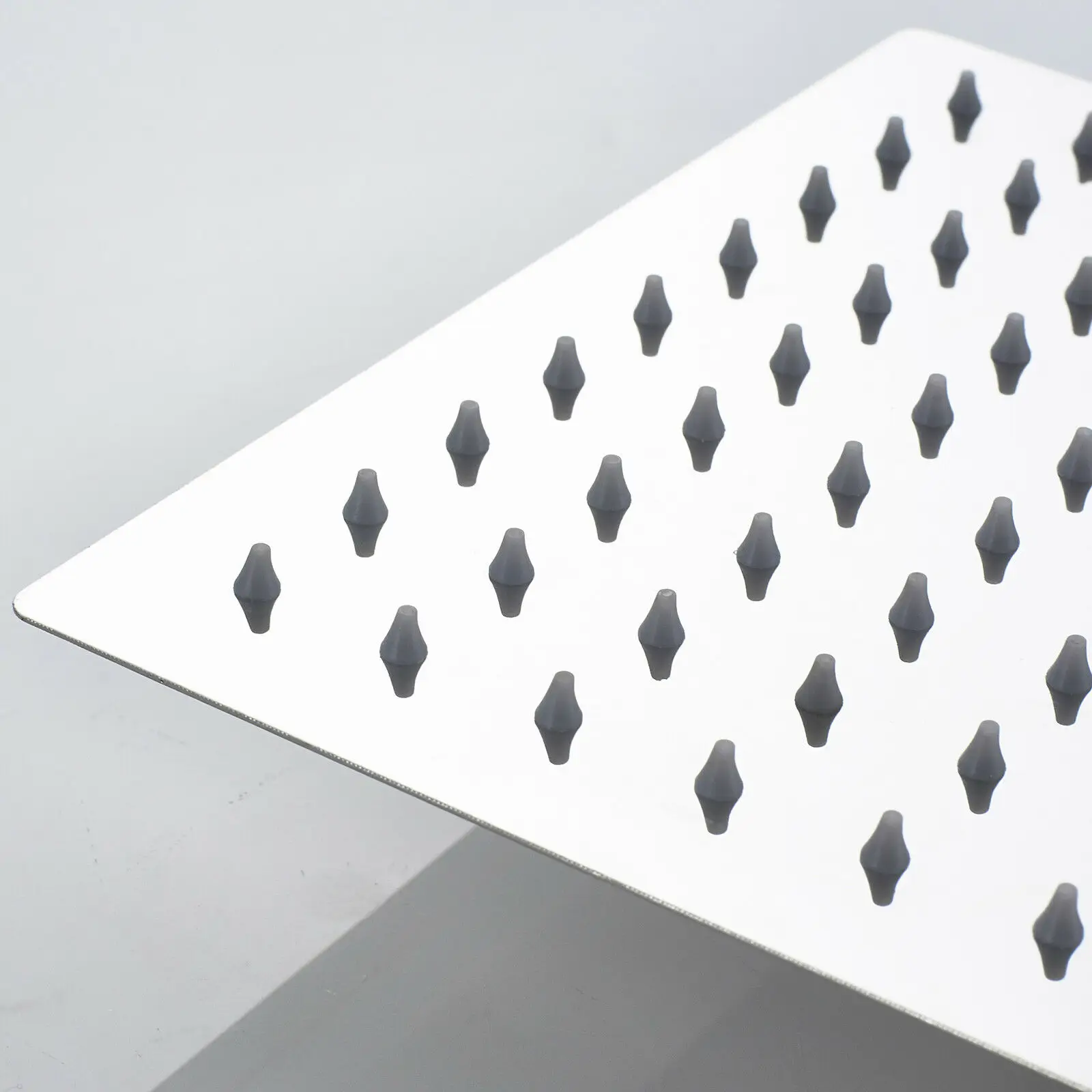 Luksuslik kroomitud LED vihmasaju dušš roostevabast terasest | kujundav pilt e-kaubamaja pildikogust