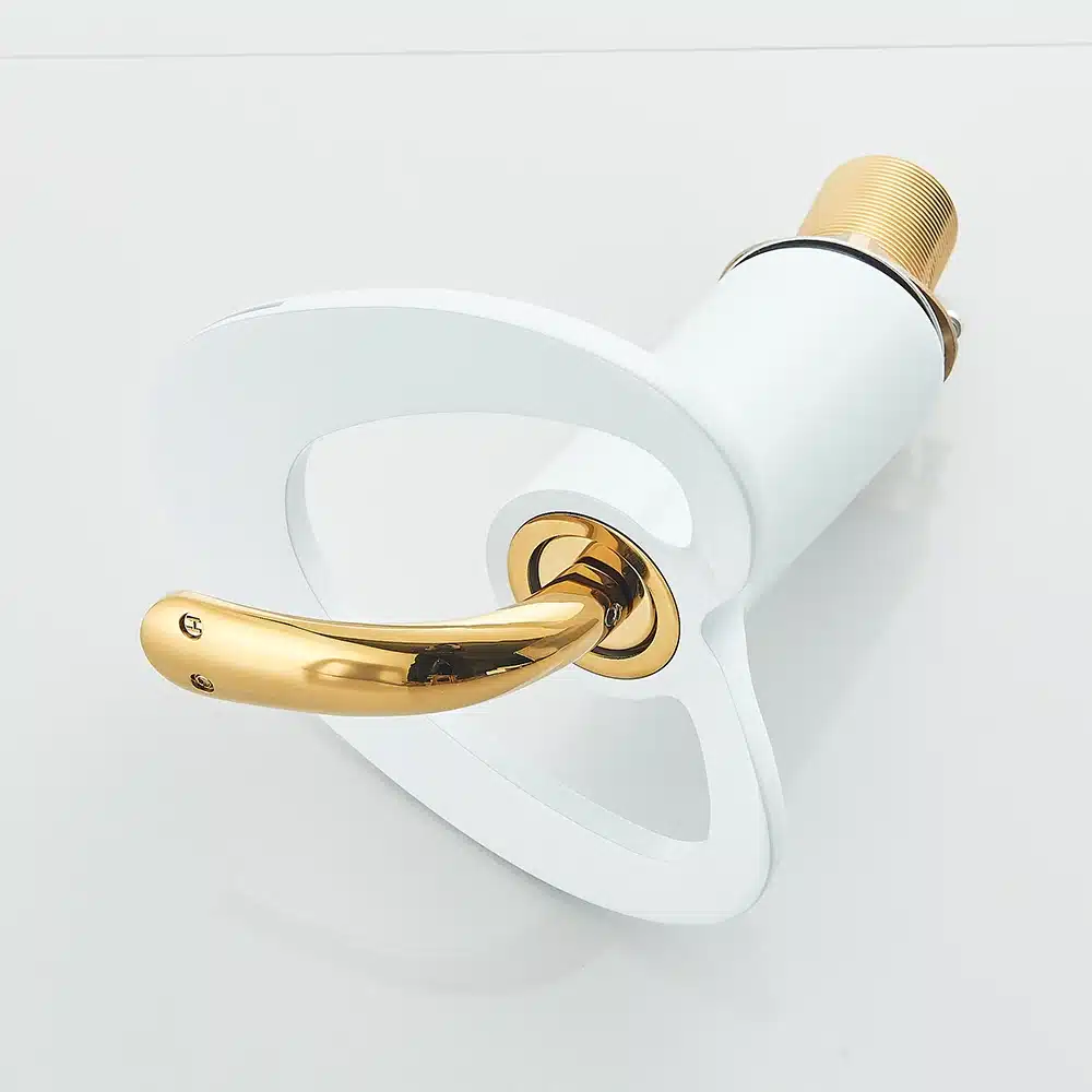 Stiilne disain veevoolu kraan, ühe käepidemega | kujundav pilt e-kaubamaja pildikogust