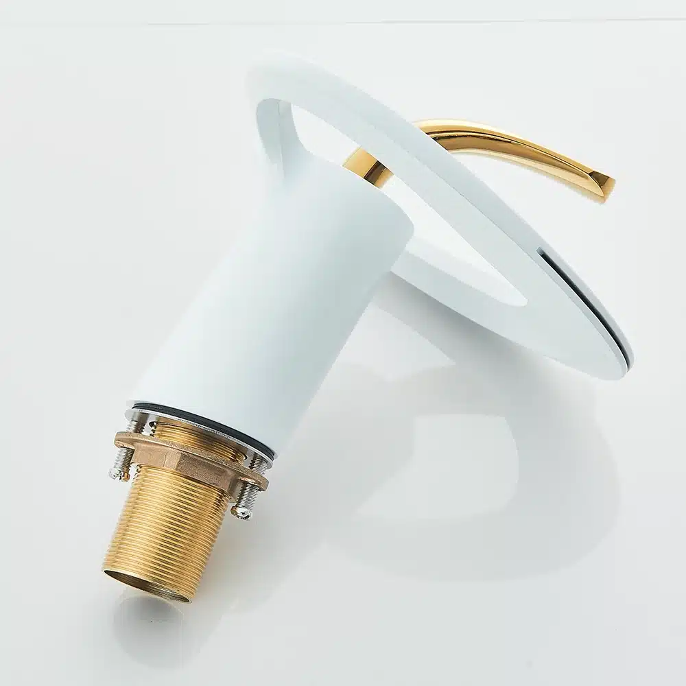 Stiilne disain veevoolu kraan, ühe käepidemega | kujundav pilt e-kaubamaja pildikogust