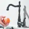 Antiik stiilis köögivalamu kraan messingist 360° pööratav | E-pood Tootemaailm Antiik stiilis köögivalamu kraan messingist 360° pööratav
