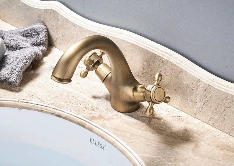 Antiikne brassist kraan kahe käepidemega vannitoa valamu jaoks | kujundav pilt e-kaubamaja pildikogust