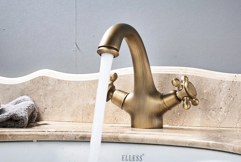 Antiikne brassist kraan kahe käepidemega vannitoa valamu jaoks | kujundav pilt e-kaubamaja pildikogust