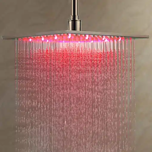 Vihmadušš LED-valgusega, messingist ruudukujuline | E-pood Tootemaailm Messingist valmistatud ruudukujuline vihmadušš, millel on LED-valgustus, pritsib vett erinevates värvides, luues lõõgastava atmosfääri minimalistlikus vannitoas.