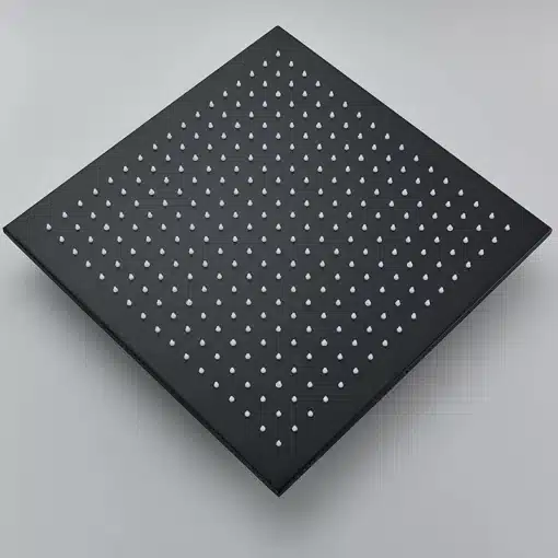 Vihmadušš LED-valgusega, messingist ruudukujuline | E-pood Tootemaailm Ruudukujuline messingist vihmadušš LED-valgusega, mustal taustal, esitleb oma kaasaegset disaini ja funktsionaalseid veepihustusavatud.