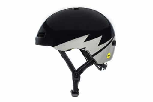 Jalgrattakiiver Nutcase Darth Lightnin' Reflective MIPS 56-60 cm, must ja hõbedane disain, turvaline rihmakinnituse süsteem, valge taust.
