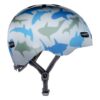 Jalgrattakiiver Nutcase Shark Gloss MIPS 48-52cm | E-pood Tootemaailm Valge Jalgrattakiiver Nutcase Shark Gloss MIPS 48-52cm, millel on sinised ja rohelised haide joonistused ning mustad rihmad, taust neutraalne.