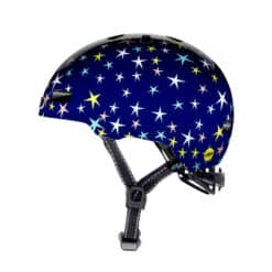 Lastekiiver Nutcase Little Nutty, Stars are Born Gloss MIPS S, sügavsinine taust värviliste tähtedega, reguleeritav rihm ja turvaline disain.