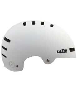 Kiiver LAZER ONE+ Matte White (L) ja matte valget värvi jalgratturikiiver, millel on mitmed ventilatsiooniavad ja must logo. Modernse ja aerodünaamilise disainiga ühtlase taustaga foto.
