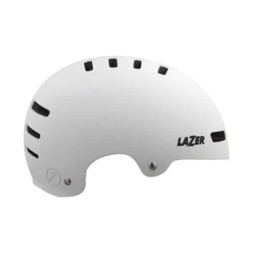 Kiiver LAZER ONE+ Matte White (L) ja matte valget värvi jalgratturikiiver, millel on mitmed ventilatsiooniavad ja must logo. Modernse ja aerodünaamilise disainiga ühtlase taustaga foto.