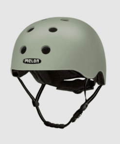 Kiiver MELON New York (M/L) hall värvusega, klassikalise disainiga kergest materjalist linnakiiver. Kiiver on täiuslikult ventileeritud ja varustatud turvakinnitustega, sobides ideaalselt igapäevaseks kasutuseks linnas.