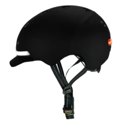 Must linnakiiver MELON E-Series Black Ice (XL), millel on aerodünaamiline kuju ja reguleeritavad rihmad, asetatud neutraalsele taustale.