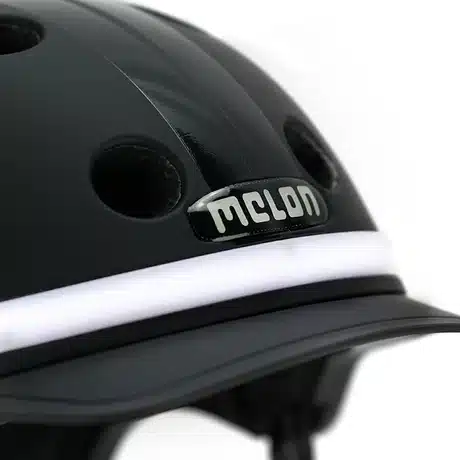 Rattakiiver Melon E-Series helkuritega, must M/L | E-pood Tootemaailm Elegantne Kiiver MELON E-Series, Black Ice (M/L) linna- ja maanteesõiduks, musta värvi, läikiva viimistluse ja kerge disainiga, millel on ventilatsiooniavad mugavaks kandmiseks.