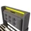 Stiilne polsterdatud üheinimesevoodi halli kangaga ning LED-valgustusega peats, millel on ka mugav USB-C laadija.
