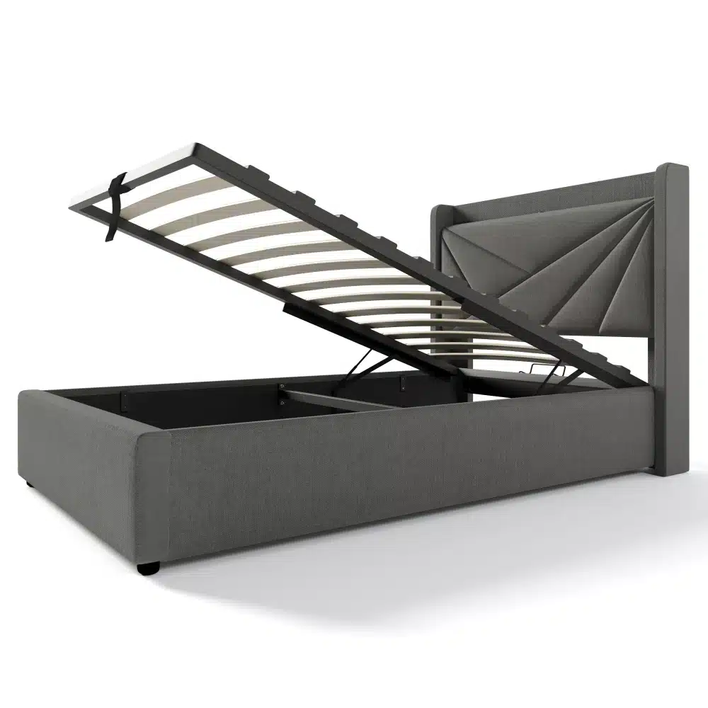 Hall üheinimese voodi, millel on avatud panipaik ja peaotsas USB Type-C laadija. Voodi on valmistatud tugevast materjalist ja asetatud valgele taustale, mis toob esile kaasaegse disaini.